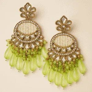 Indyjskie etniczne kolczyki online Innisai z perłami i zielonymi zdobieniami