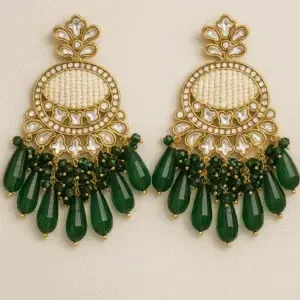 Indyjskie etniczne kolczyki online Innisai D.Green z perłami i zielonymi kryształkami