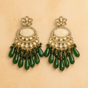 Indyjskie etniczne kolczyki online Innisai D.Green z perłami i zielonymi kryształkami