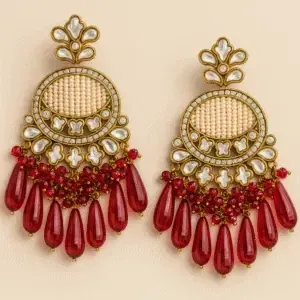 Indyjskie etniczne kolczyki online Innisai Purple z perłami i fioletowymi kryształkami