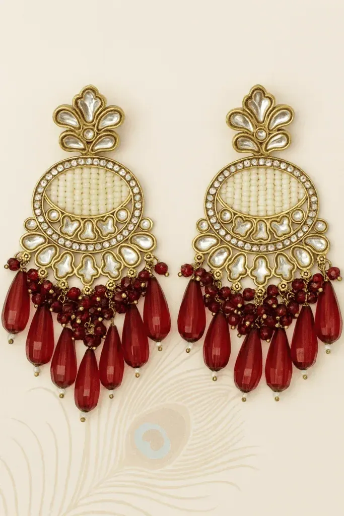Indyjskie etniczne kolczyki online Innisai Red z perłami i czerwonymi kryształkami