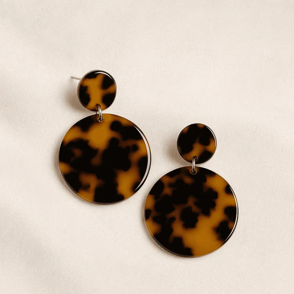 Kolczyki Torto Luxe Kolczyki Torto Luxe z mosiądzu na tle weluru