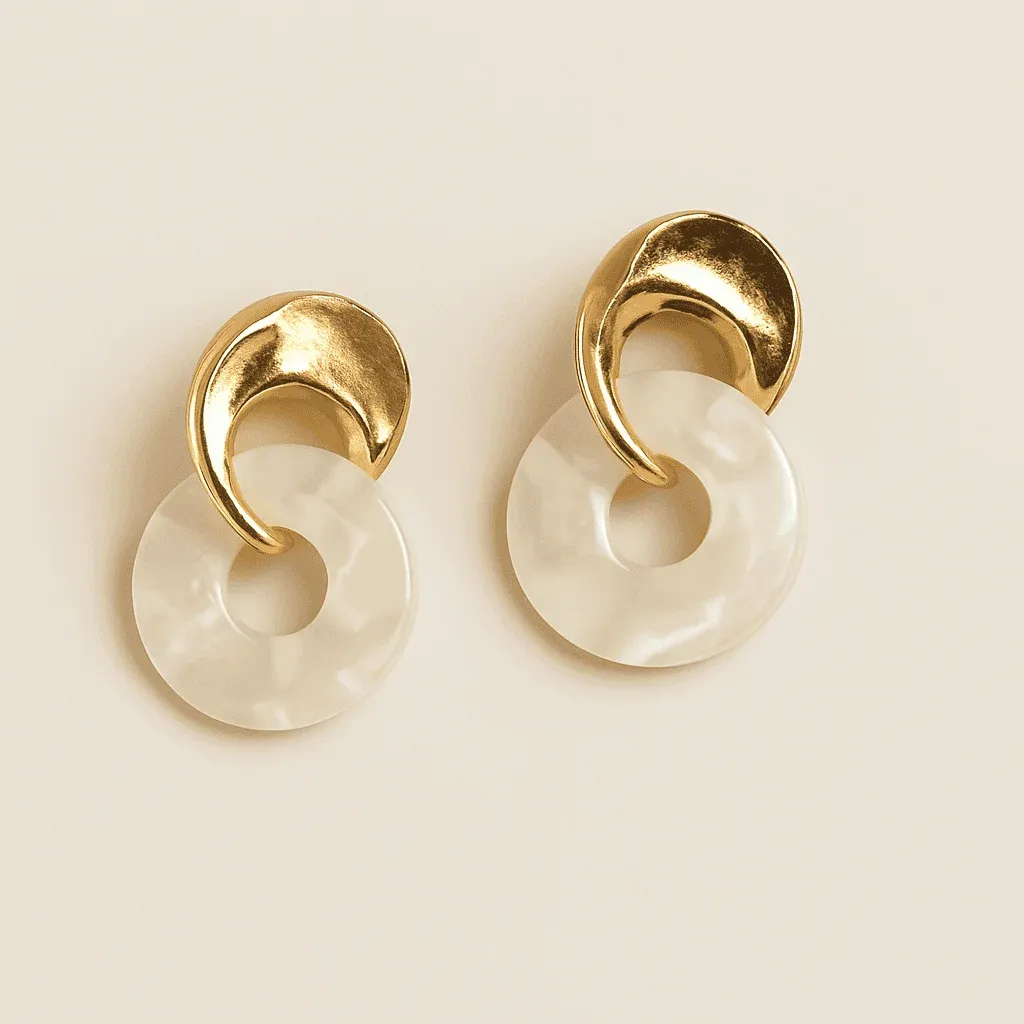 Kolczyki Żywiczne Pearl Etniczne kolczyki z żywicy w odcieniu perłowym, wykonane w Indiach