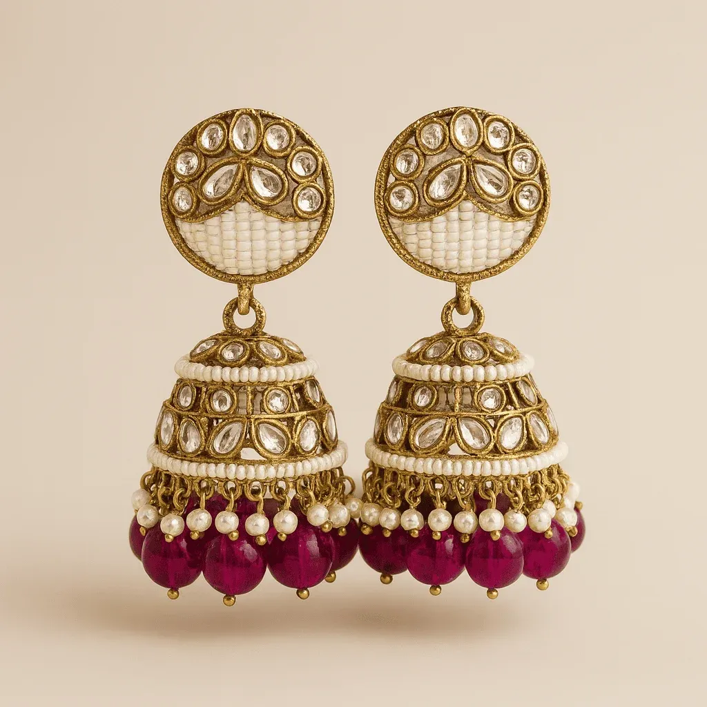 Tradycyjne kolczyki Indyjskie Swari Purple Tradycyjne kolczyki Indyjskie Swari Purple zdobione perłami i kryształkami